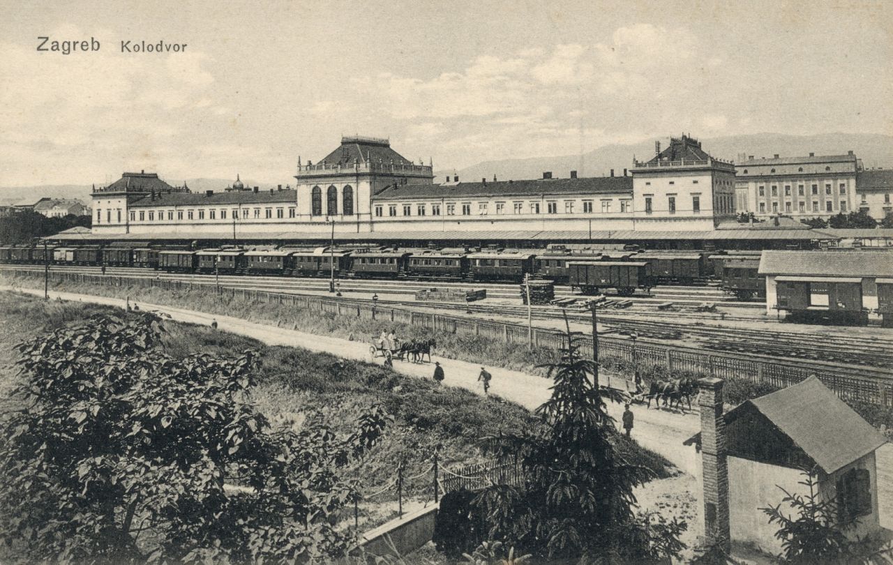 Glavni kolodvor oko 1910. godine. U prvom planu Koturaška ulica